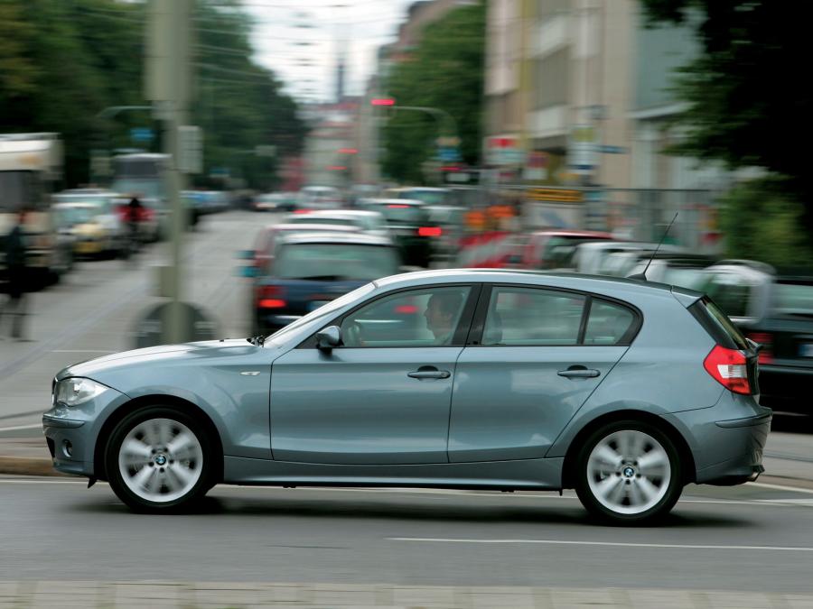  BMW 120i 5-Door 2004 года  (фото 17 из 19)